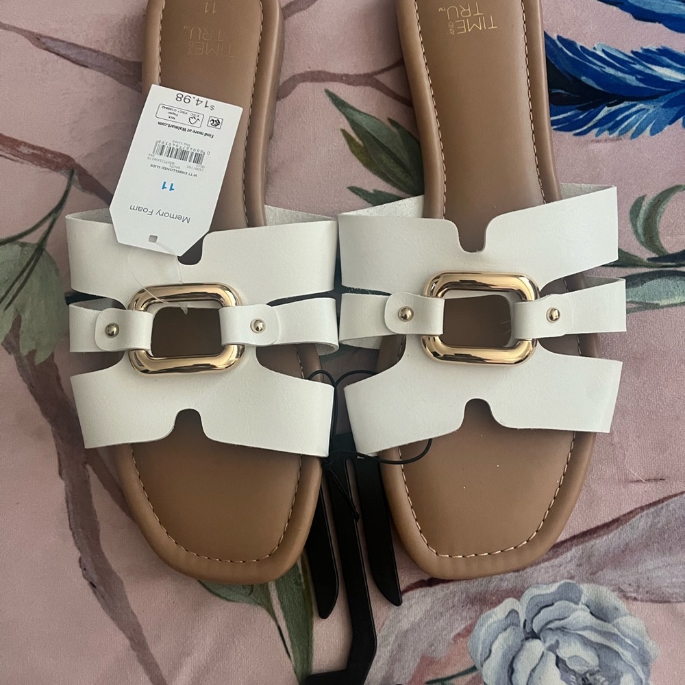 Time and Tru Women's White Sandals size 11 new